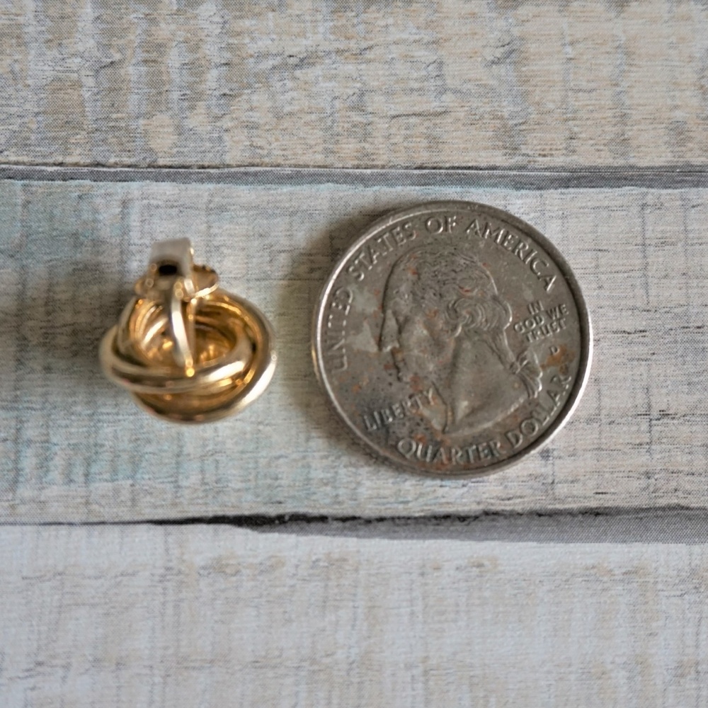 Vintage Ivory Pearl Gold Flower Clip On Earrings - Picture 4 of 6